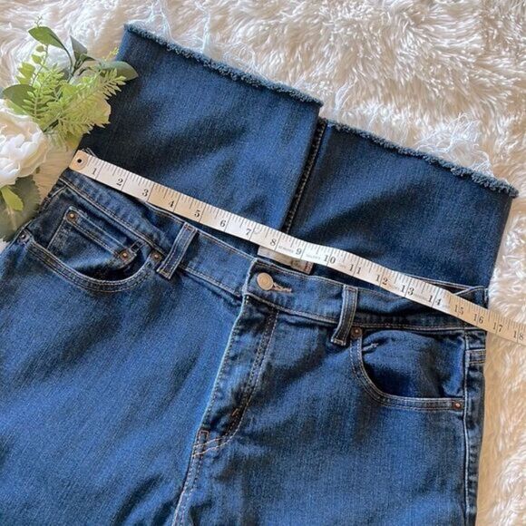 Levi’s 505 Classic Straight Leg Mid Rise Cut Off Raw Edge Cropped Jorts 14 - Picture 5 of 14